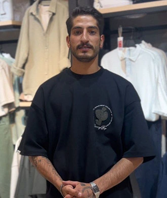 نیما باباپور، مدیر شعبه فروشگاه لباس کنی بوی سیرجان