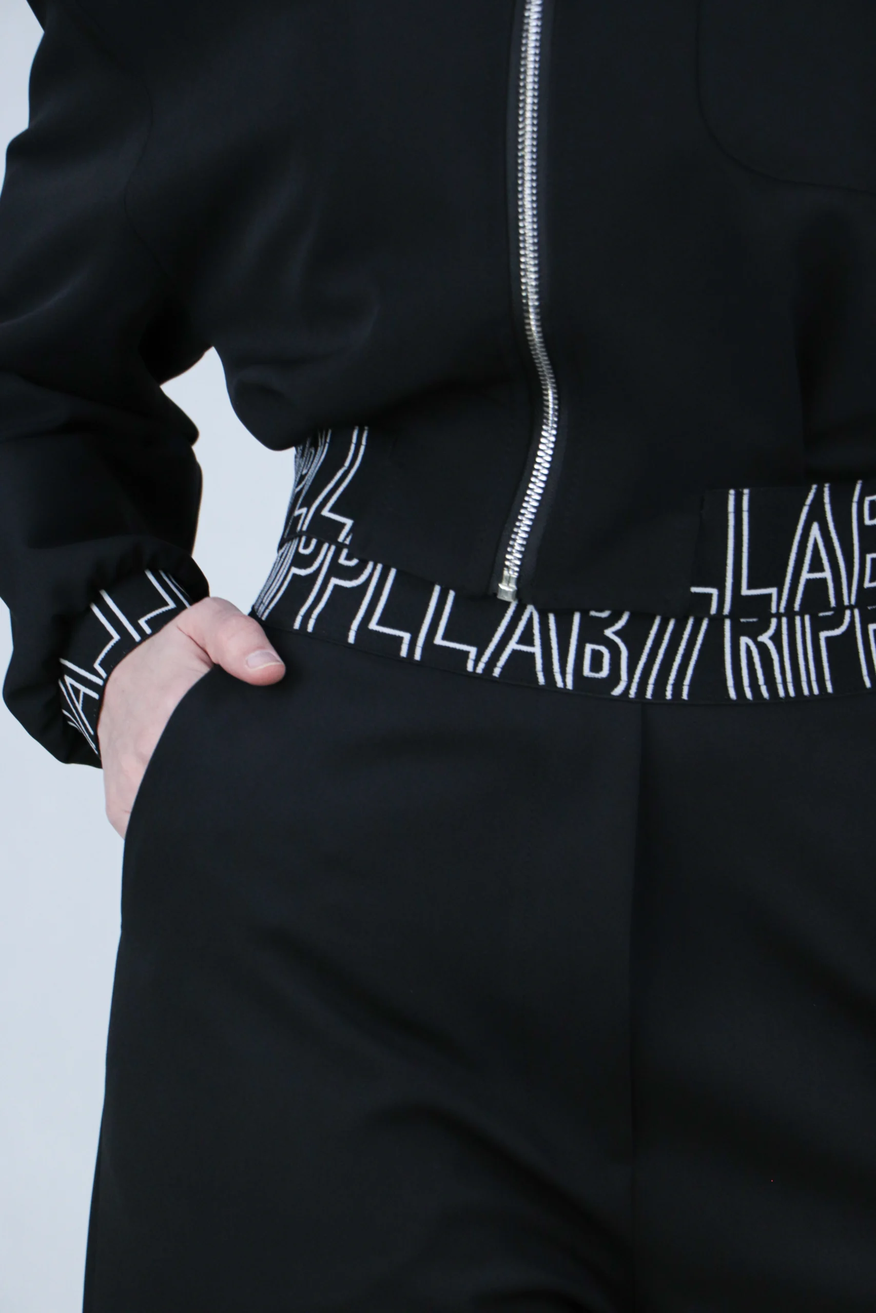 ست کراپ و شلوار حاشیه دار - Image 2