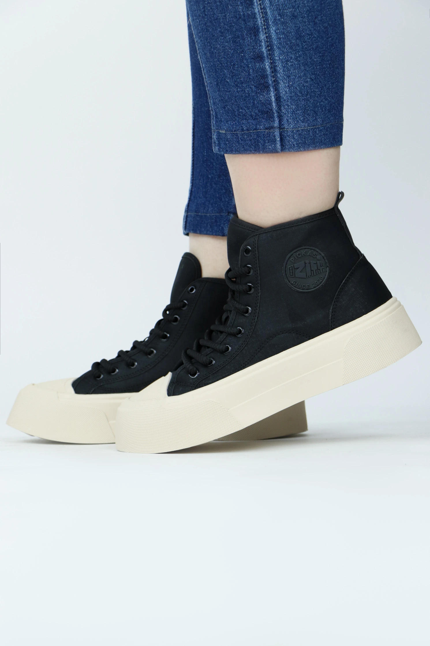 نیم بوت کانورز